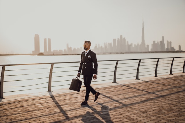 Should I Chase That Shiny Object? A Guide For Distracted Entrepreneurs